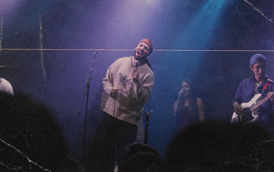 Rafa Ferrari cantando en vivo